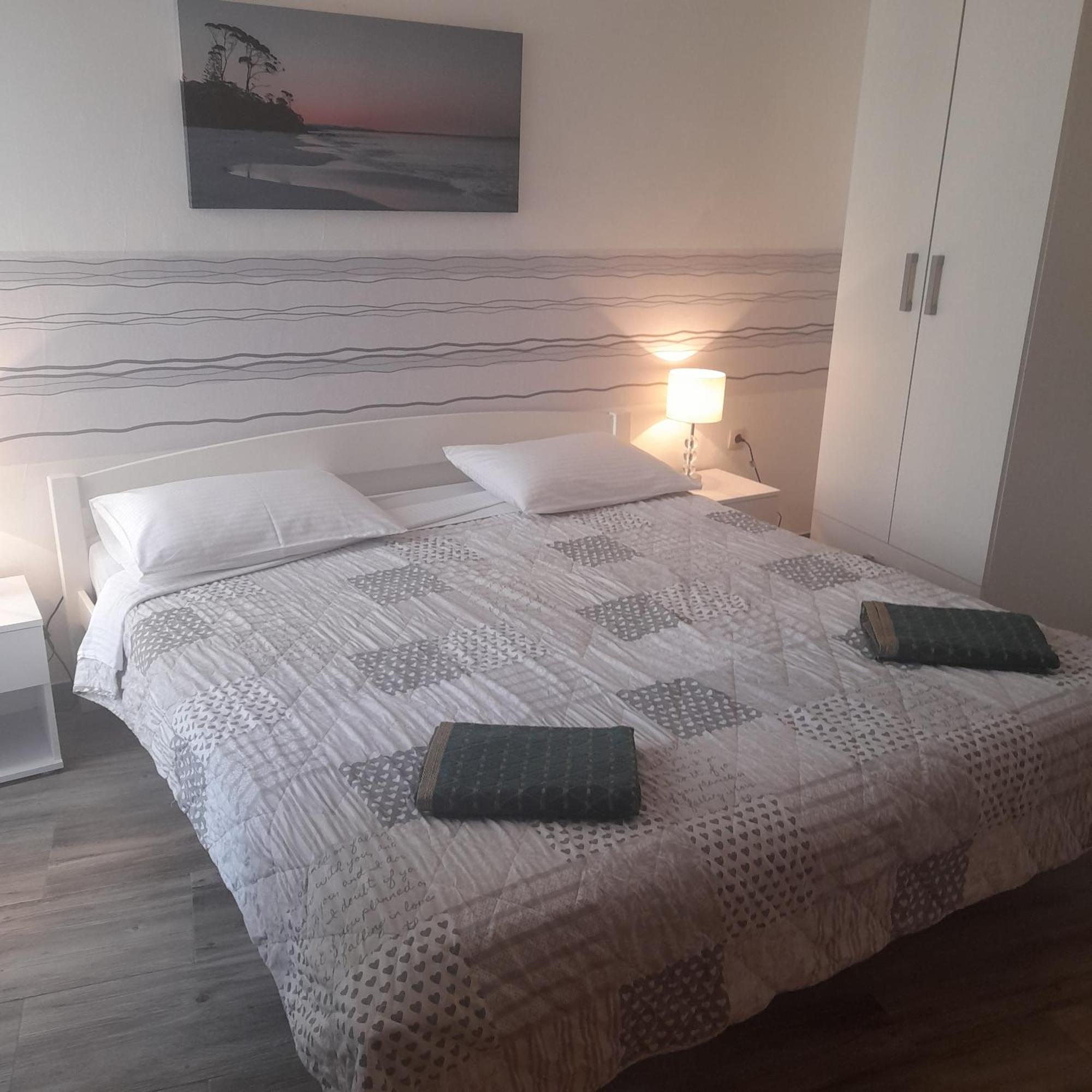 Beach Pearl 1 Jesenice  Eksteriør billede